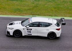 Coppa Italia Turismo | Leonov vola in Gara-2, il Mugello si tinge di rosa nel DSG con Carlotta Fedeli