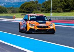 Un tridente español a...